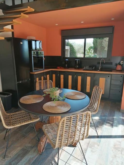 Gite Cosy Au Coeur Du Luberon Lagnes Kültér fotó